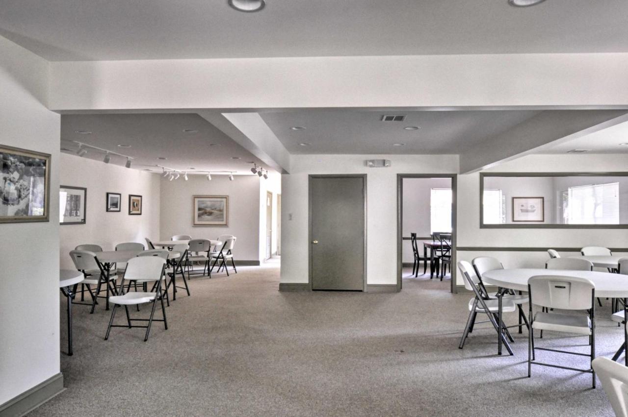 Resort-Style Hilton Head Condo - Walk To Beach! Hilton Head Island Exterior foto